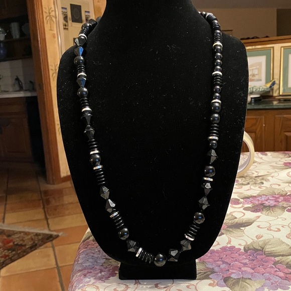Jewelry - Black and Silver Necklace 15 1/2” drop